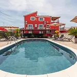 Front In Tatil Evi Turanj