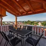Front In Tatil Evi *