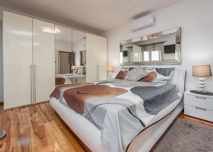 Beautiful In * Turanj