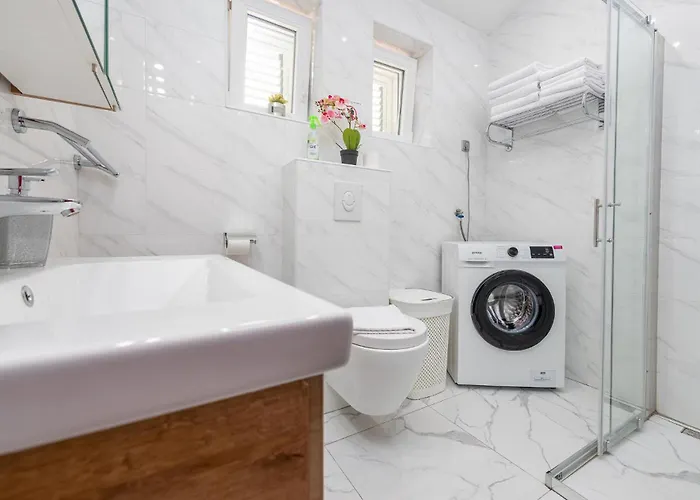 Ferienhaus Beautiful In Turanj